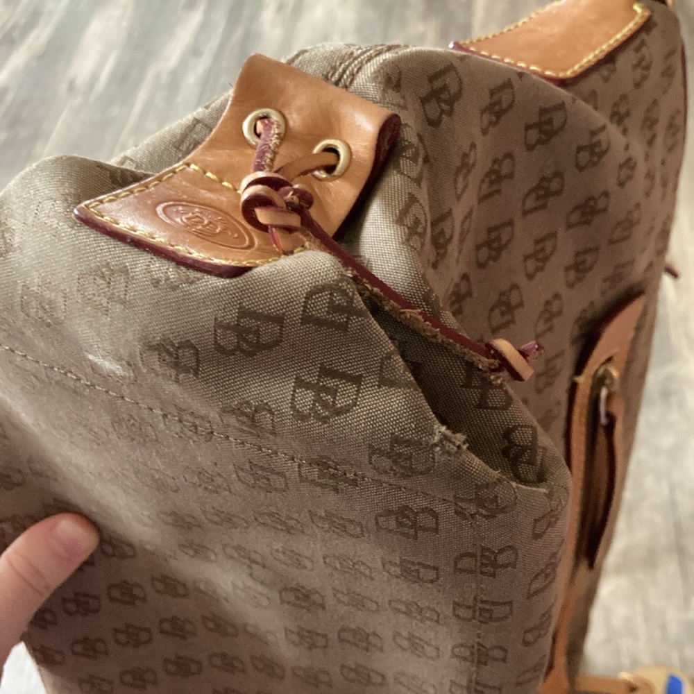 Dooney & Bourke signature shoulder bag. K664407 - Picture 12 of 16